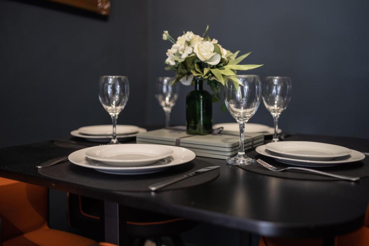 Boutique Family Apartment In Celebrity Village. Barnt Green Bagian luar foto
